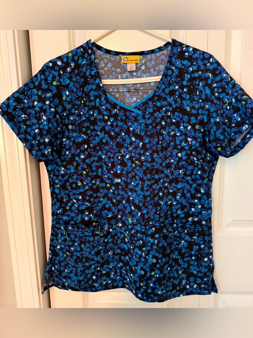 WonderWink Scrub Top Size S Like New